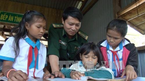 Ấm lòng màu áo xanh nơi biên giới 